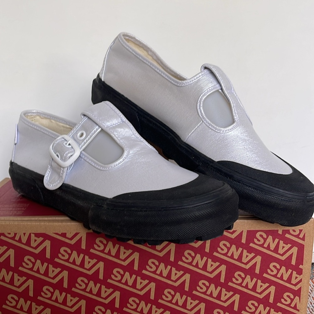 Vans WMNS Style 93
Coated Canvas True White
VN0A3XTJW00
Sneakers - Picture 4 of 16